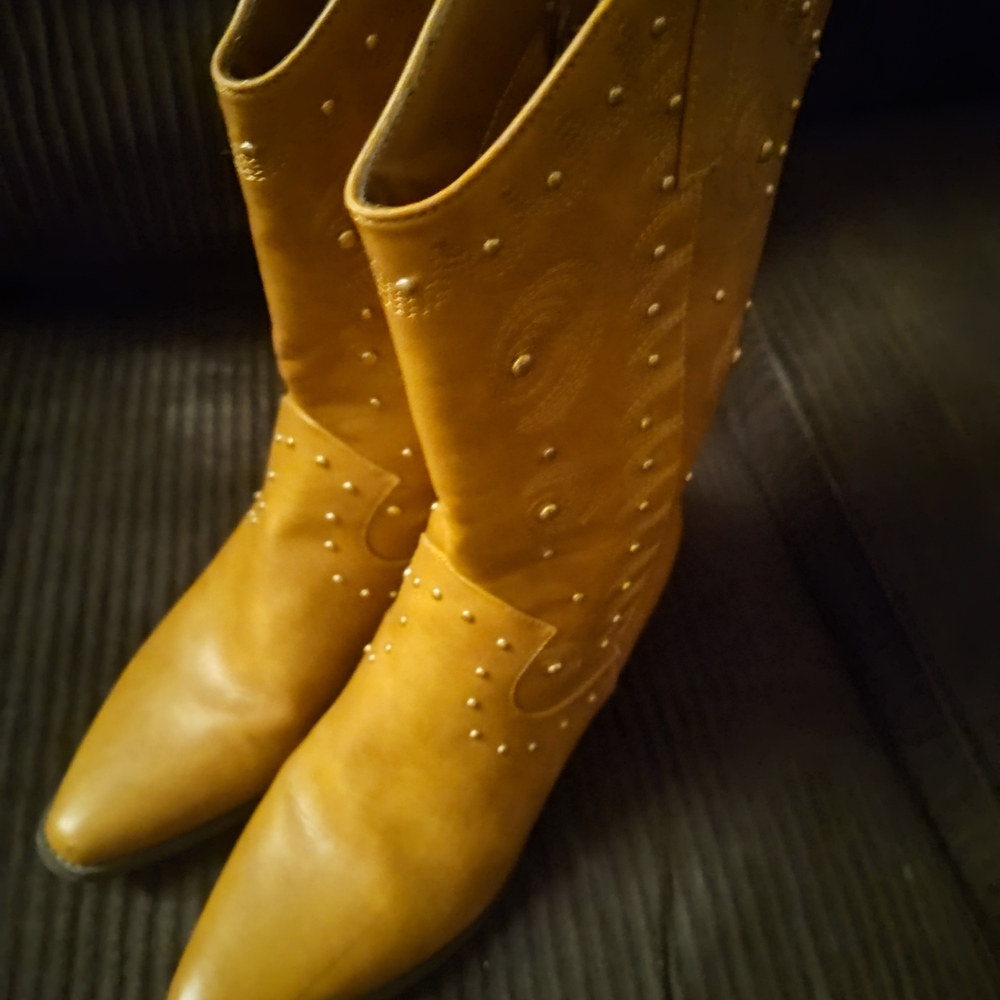 Dream Pairs Tan Heeled Boots Elegant Design